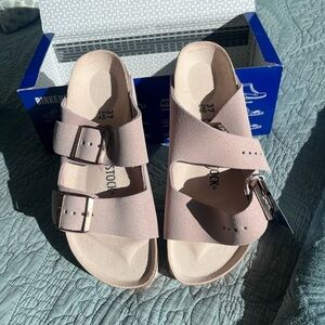 Birkenstock Arizona Light Rose sandals. New with tags, never used.